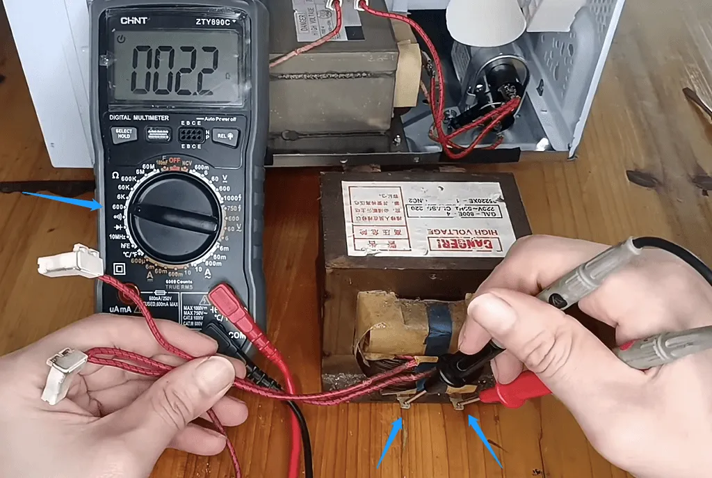 use a multimeter to check microwave transformer's primary winding